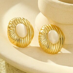 Elegant Pearl Gold and Cream Earrings